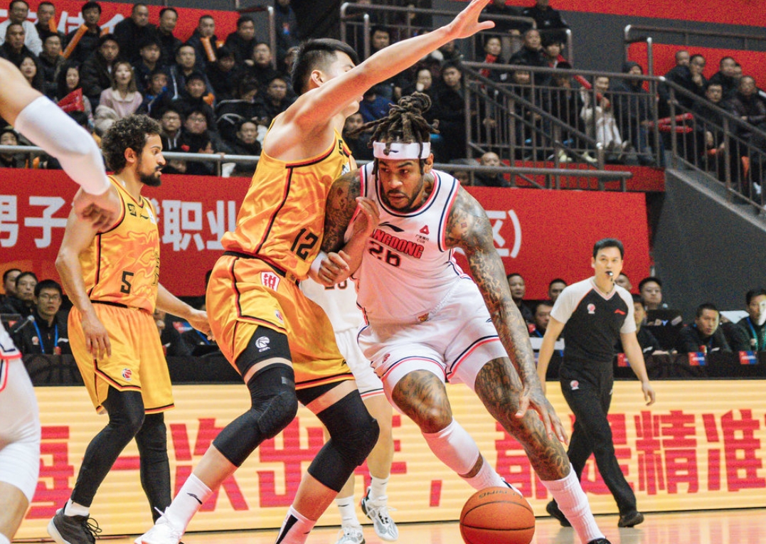 赛后突围战来临，广州队围绕NBA总决赛再遭质疑，媒体盛赞，心理建设被强调的简单介绍