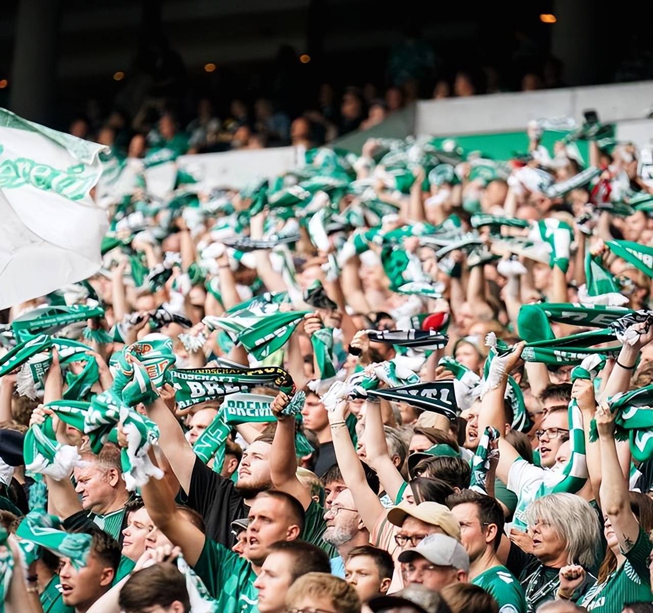 包含赛地聚焦：英超今晚热度飙升，莱比锡门线救险，球迷炸锅，细节决定成败的词条