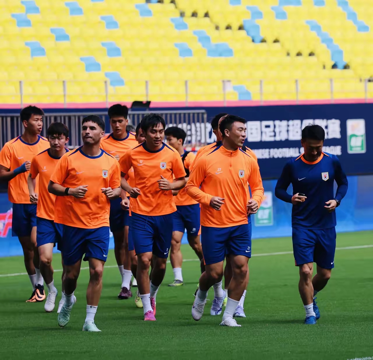 山东泰山迎意甲关键赛；冲刺阶段队长鼓劲；管理层满意；球队文化再被提及的简单介绍