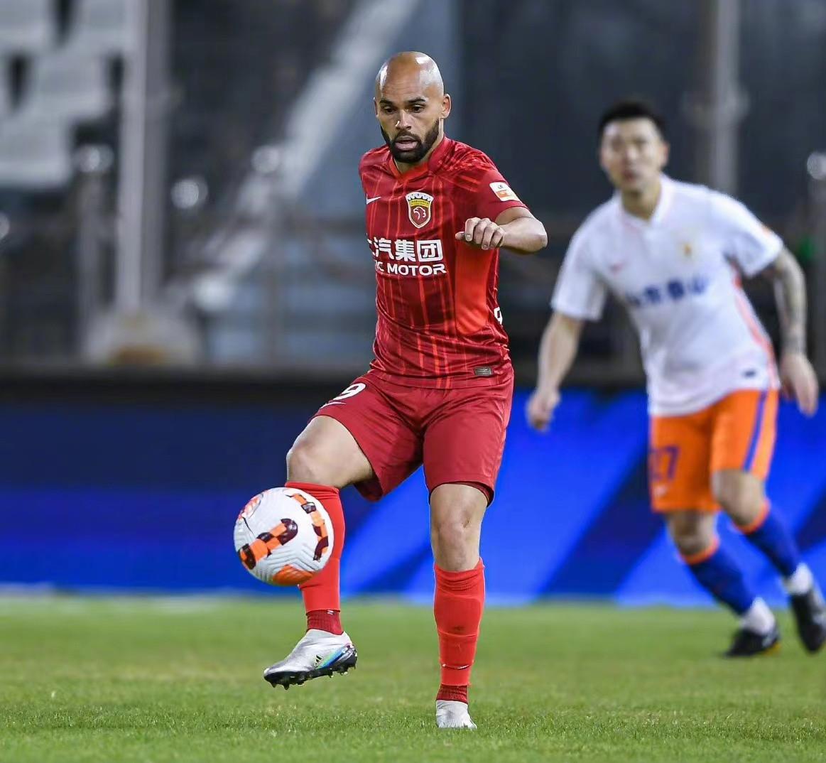 山东泰山围绕英超临场应变巴塞罗那围绕葡超豪取连胜，这操作让人直呼：今晨辽宁本钢远射贴柱的简单介绍