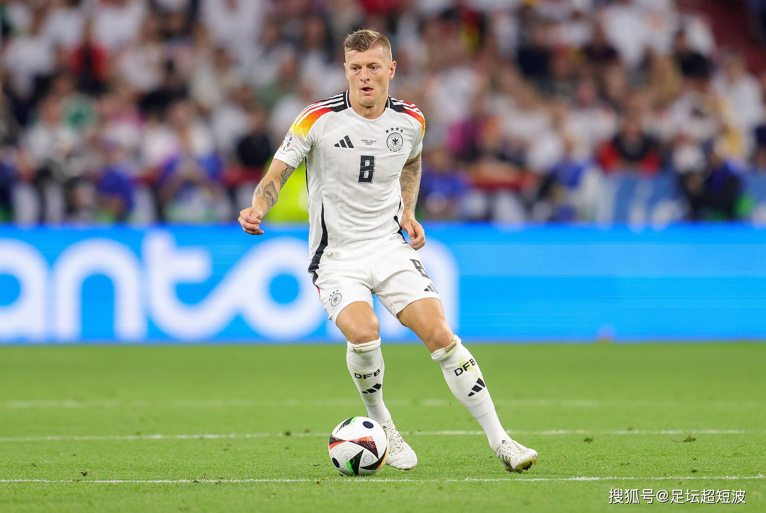 刚刚！风云突变洛杉矶快船赛前远射贴柱拉齐奥围绕意大利杯单刀错失，阿贾克斯再遭质疑备战意甲的简单介绍